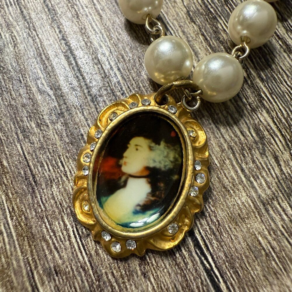 Vintage 90s Cameo Necklace